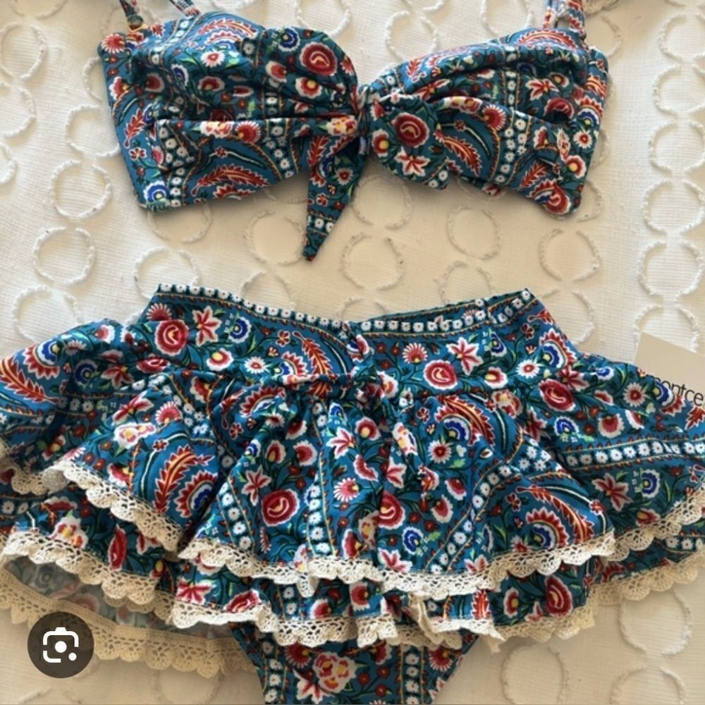 Sell me your montce skirt bottoms!!